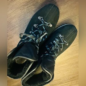 DryTech  Uggs!! Great condition - suede boots with nice platform heels